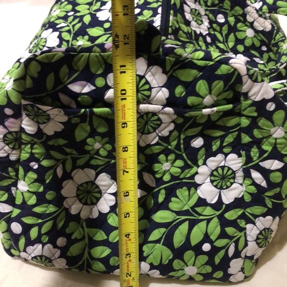 Vera Bradley duffle Large - Picture 10 of 10